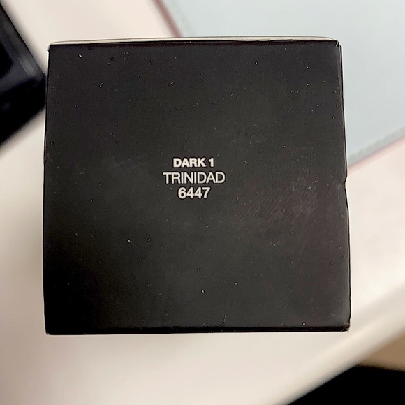 NARS All Day Luminous Weightless Foundation - Picture 3 of 3